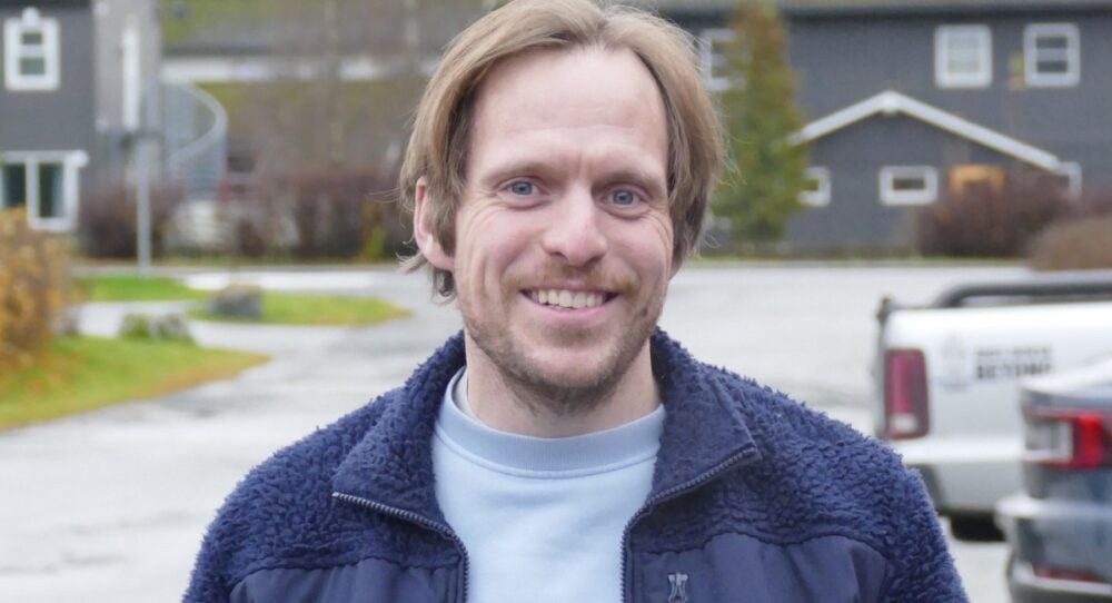Emil Asbjørnslett i Less Layers