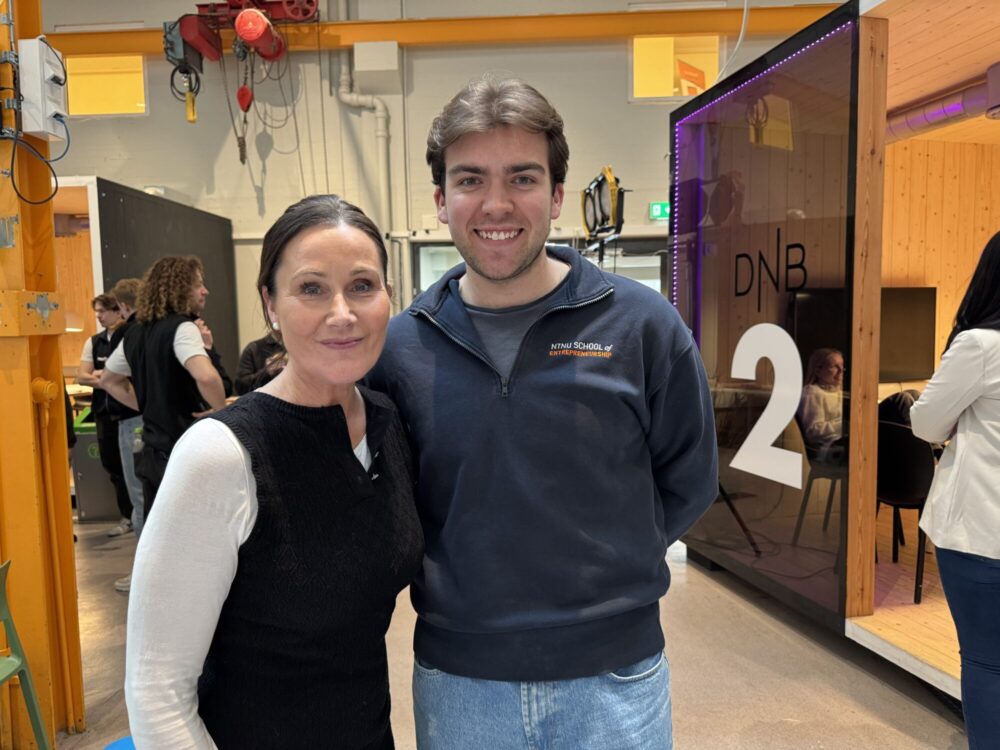 T:lab og NTNU Entreprenørskole har samarbeidet siden 2016. Fra venstre inkubatorleder Anne Peggy Møller i T:lab og Kristian Romen i Solan Linjeforening.